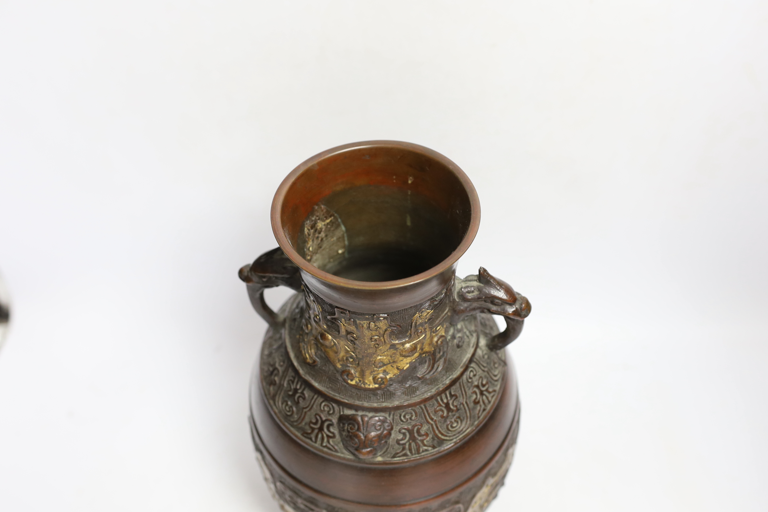A Chinese gold splashed bronze vase, Qing period, 30cm